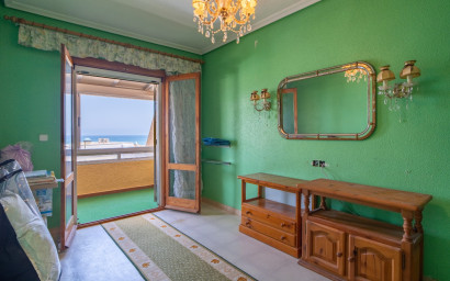 Herverkoop - Herenhuis -
Torrevieja - Cabo Cervera
