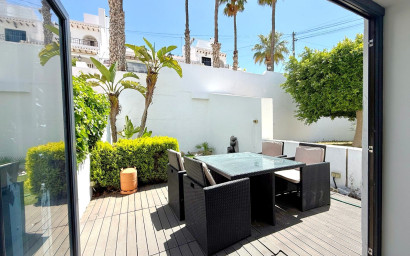 Herverkoop - Herenhuis -
Orihuela Costa - Villamartín