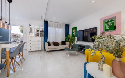 Herverkoop - Herenhuis -
Villamartín - Costa Blanca