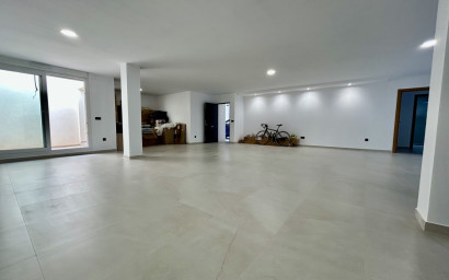 Herverkoop - Villa -
Algorfa