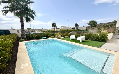 Herverkoop - Villa -
Algorfa