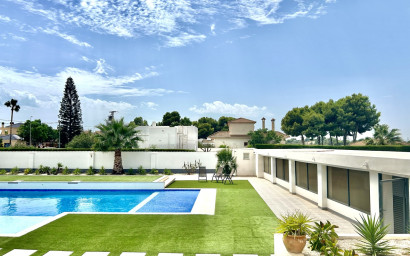 Resale - Villa -
Los Montesinos