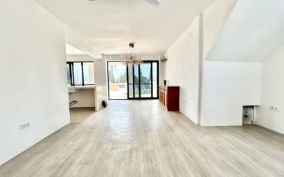 Resale - Villa -
Los Montesinos