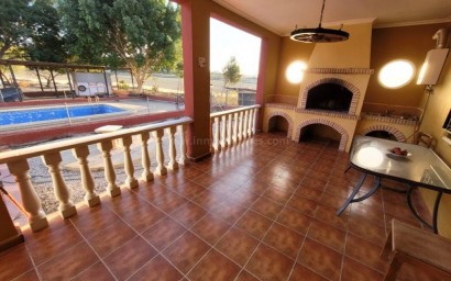 Resale - Villa -
Elche