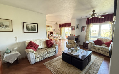 Resale - Villa -
Villamartín