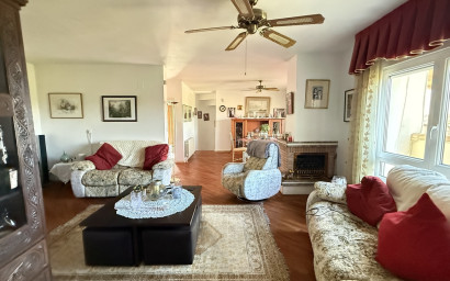 Resale - Villa -
Villamartín