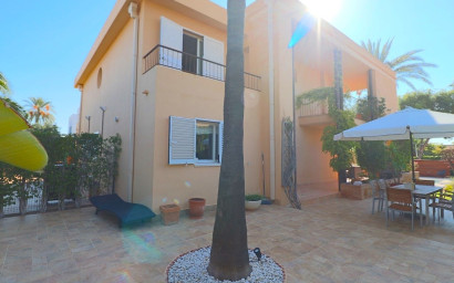 Resale - Villa -
Benidorm - Urbanizaciones