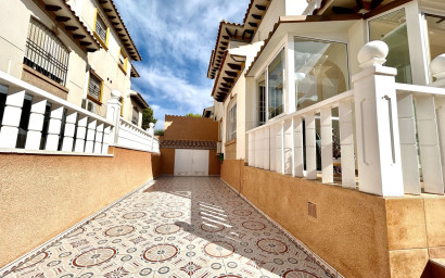 Revente - Maison mitoyenne -
Cabo Roig