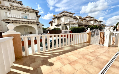 Revente - Maison mitoyenne -
Cabo Roig