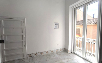 Herverkoop - Plat -
Pinoso - Inland