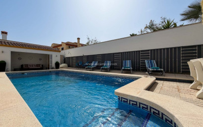Revente - Villa -
Hondón de las Nieves - Urbaniz La Montañosa