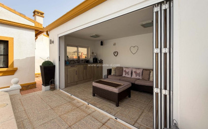 Revente - Villa -
Hondón de las Nieves - Urbaniz La Montañosa