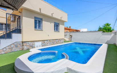 Revente - Villa -
Ciudad Quesada - Center