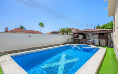 Revente - Villa -
Ciudad Quesada - Center