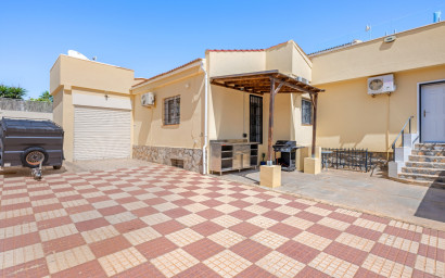 Revente - Villa -
Ciudad Quesada - Center