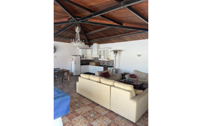 Resale - Villa -
Heredades
