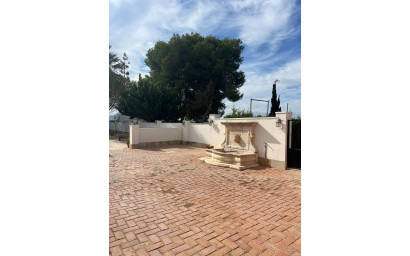 Resale - Villa -
Heredades