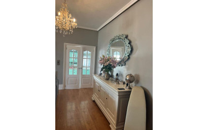 Resale - Villa -
Heredades
