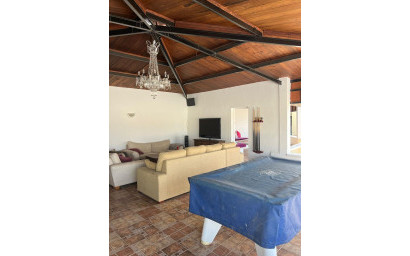 Resale - Villa -
Heredades