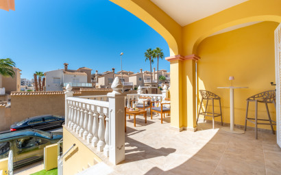 Resale - Townhouse -
Villamartín