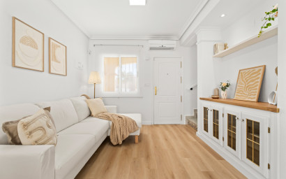 Resale - Townhouse -
Villamartín