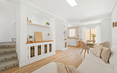 Resale - Townhouse -
Villamartín