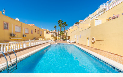 Resale - Townhouse -
Villamartín