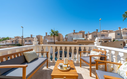 Resale - Townhouse -
Villamartín