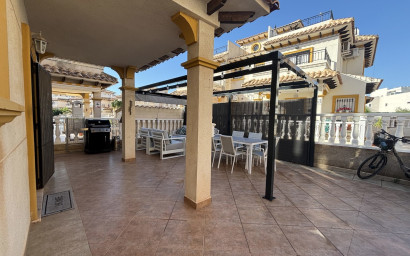 Revente - Maison mitoyenne -
La Zenia