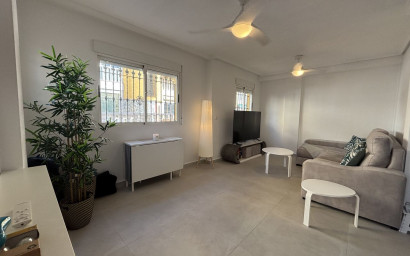 Revente - Maison mitoyenne -
La Zenia