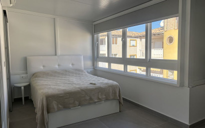Revente - Maison mitoyenne -
La Zenia