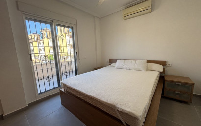 Revente - Maison mitoyenne -
La Zenia
