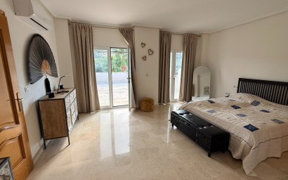Revente - Villa -
Hondón de las Nieves