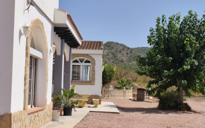 Revente - Maison de campagne -
Mon&oacute;var - Monovar