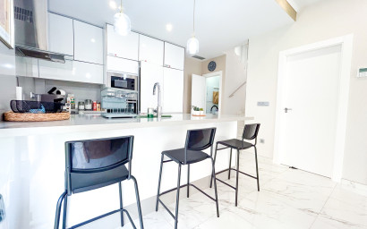 Herverkoop - Villa -
Villamartín - Costa Blanca