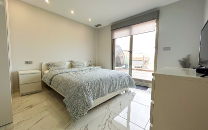 Herverkoop - Villa -
Villamartín - Costa Blanca