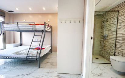Herverkoop - Villa -
Villamartín - Costa Blanca
