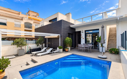 Herverkoop - Villa -
Formentera del Segura - Costa Blanca
