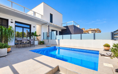 Herverkoop - Villa -
Formentera del Segura - Costa Blanca