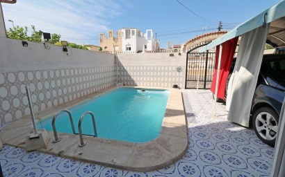 Herverkoop - Herenhuis -
Torrevieja - Torretas