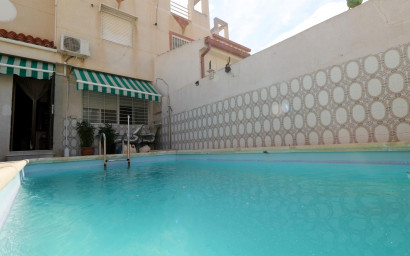 Herverkoop - Herenhuis -
Torrevieja - Torretas