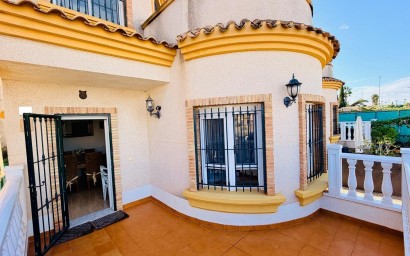 Revente - Villa -
Los Montesinos - La Herrada