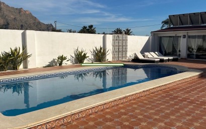 Resale - Villa -
Orihuela