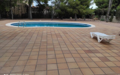 Resale - Villa -
Crevillente