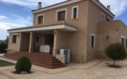 Resale - Villa -
Villena