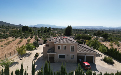 Resale - Villa -
Villena