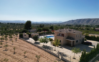 Resale - Villa -
Villena