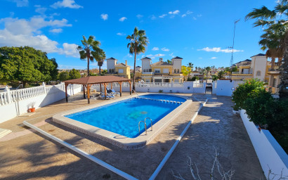 Resale - Villa -
Algorfa