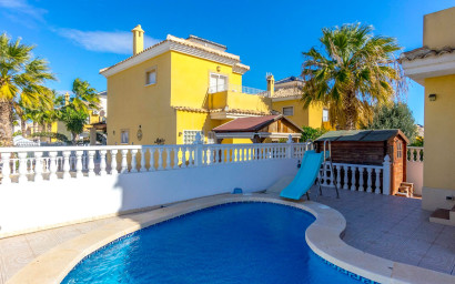 Resale - Villa -
Algorfa