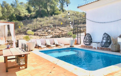 Resale - Villa -
Villena